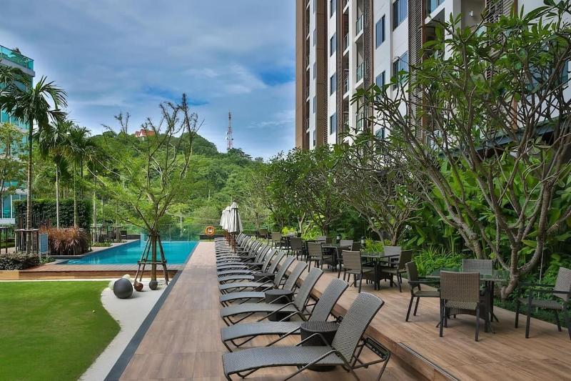 Unixx condo sea view near walking street - image 12
