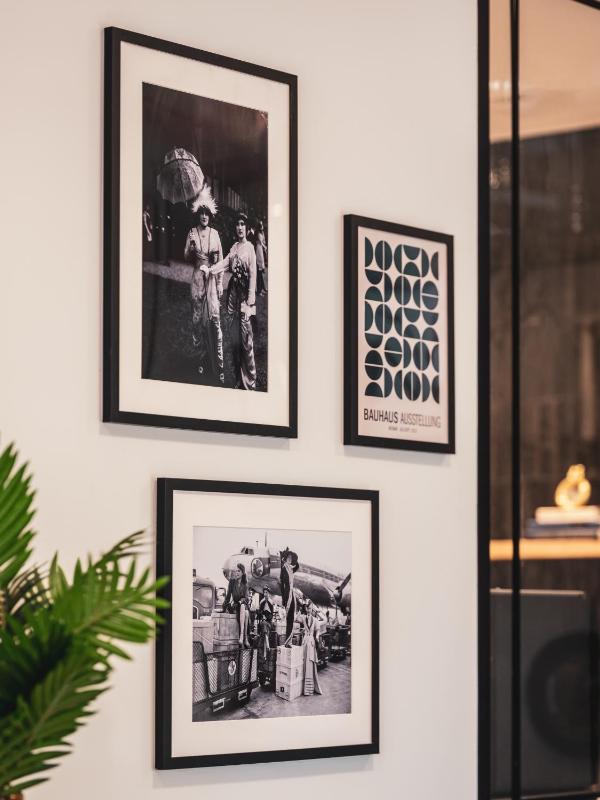 Billie Hotel - image 9