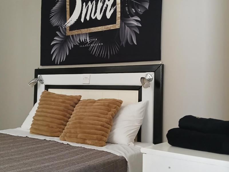 Standard Double Room image 3