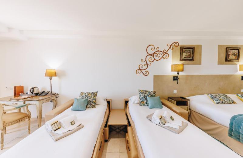 Family Room with Sea View image 4