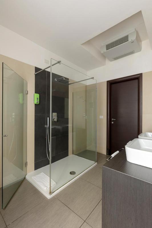 Superior Double or Twin Room image 3
