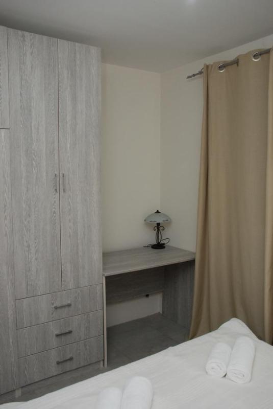 One-Bedroom Apartment image 4