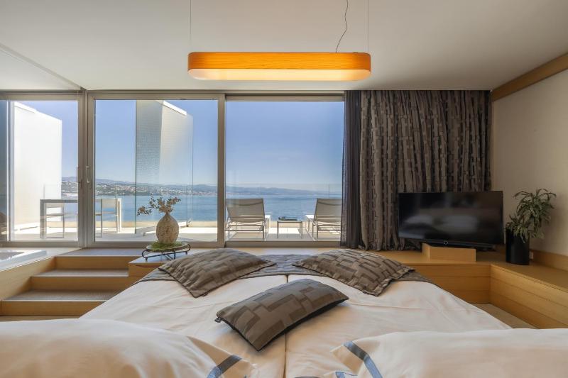 Superior Double Room with Sea View image 1
