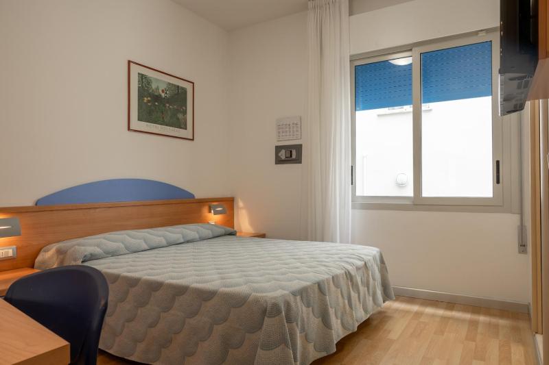 Economy Double Room image 4
