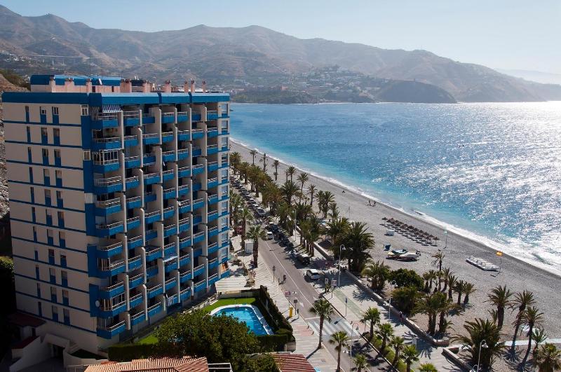 One-Bedroom Apartment with Sea View image 3