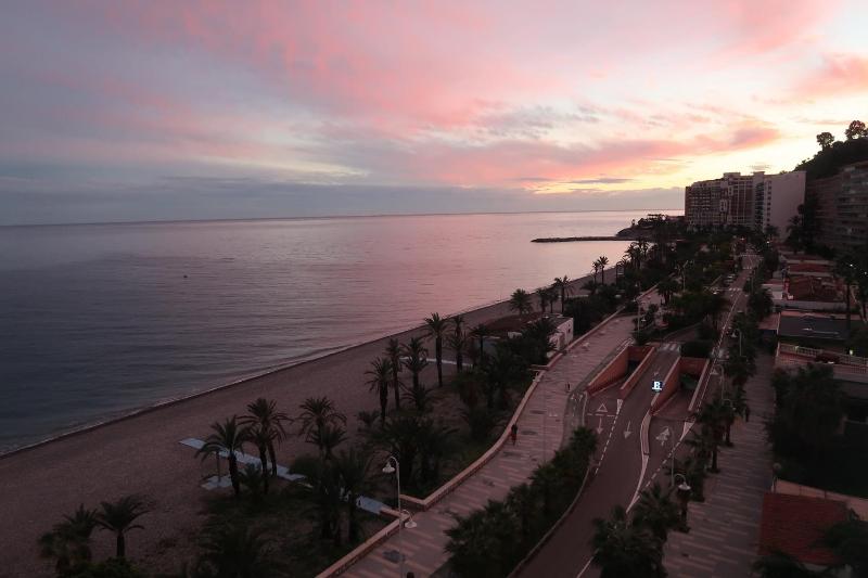 One-Bedroom Apartment with Sea View image 4