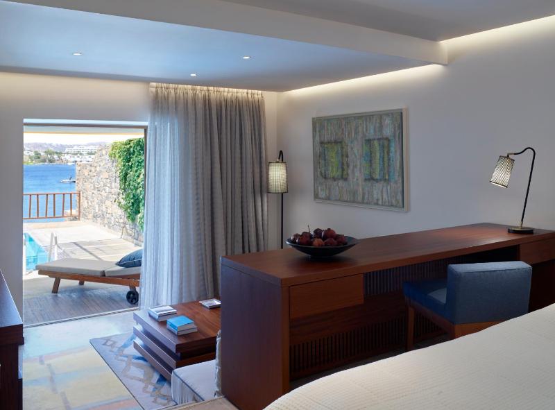 Beach-front Junior Suite with Private Pool image 4
