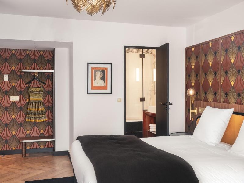Billie Hotel - image 15