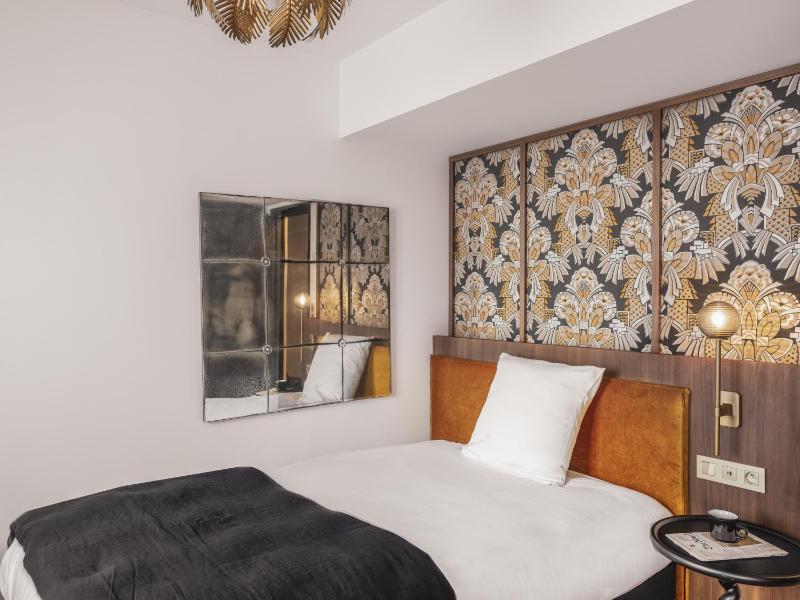 Billie Hotel - image 8