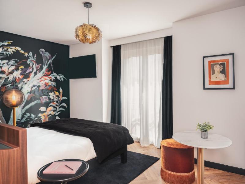 Billie Hotel - image 10