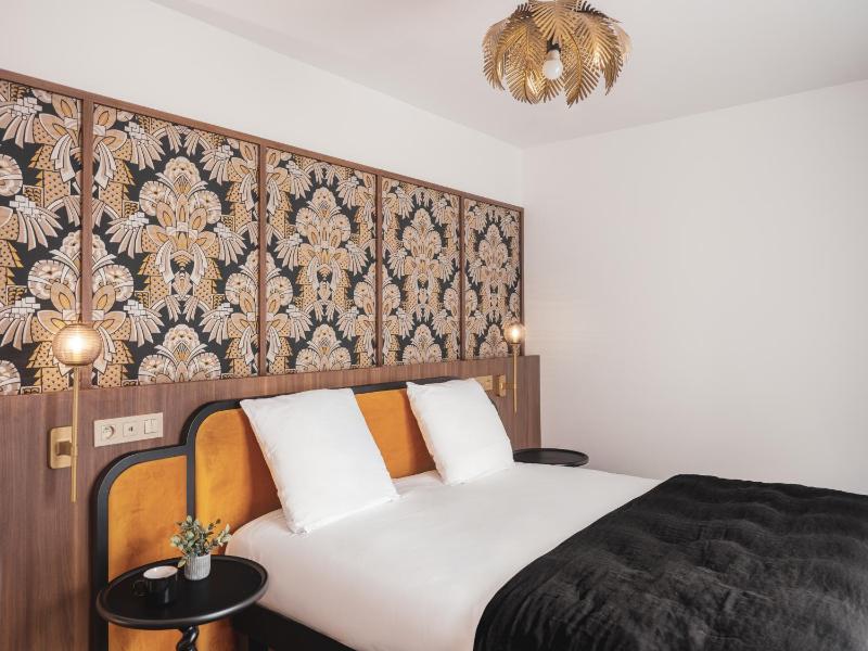 Billie Hotel - image 13