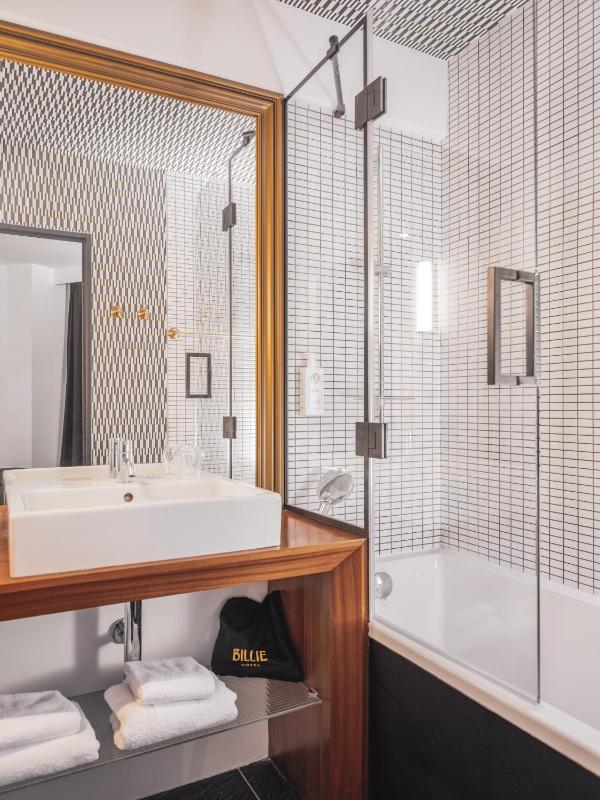 Billie Hotel - image 35
