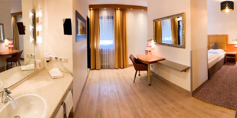 Triple Room image 3