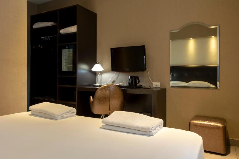 Economy Double or Twin Room image 3