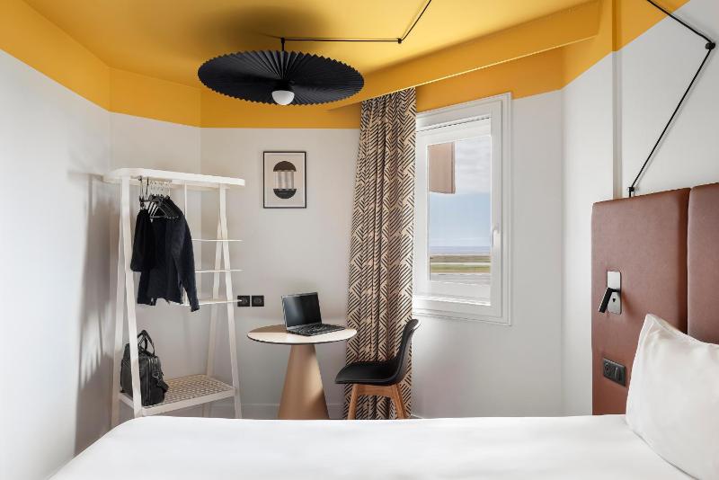 Standard Double Room image 4