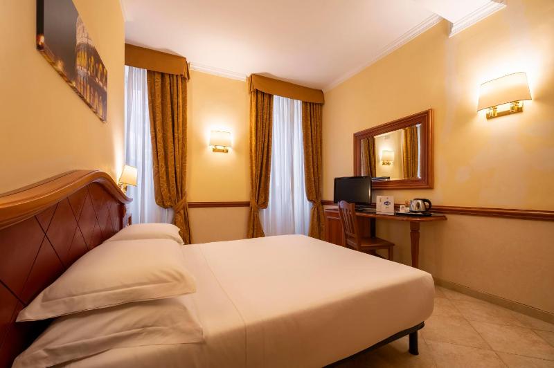 Classic Double or Twin Room image 4