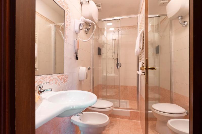 Double Room with Private External Bathroom image 3