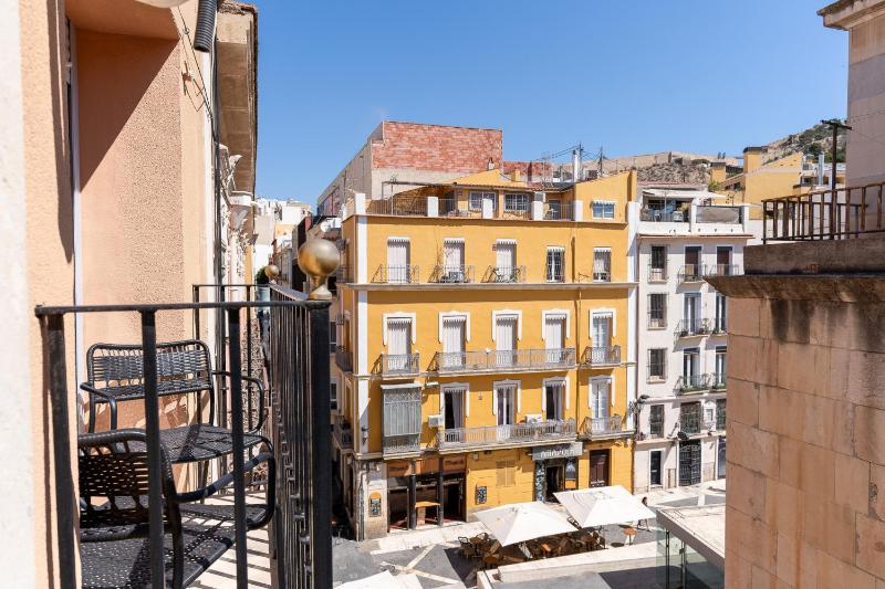 Barrio Gem Stylish 2Bedroom Oasis in Alicante - image 4