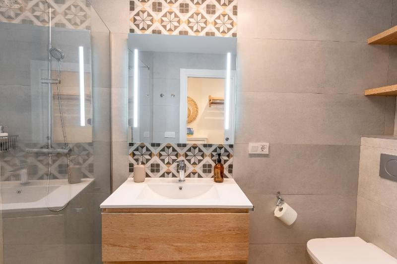 Barrio Gem Stylish 2Bedroom Oasis in Alicante - image 8