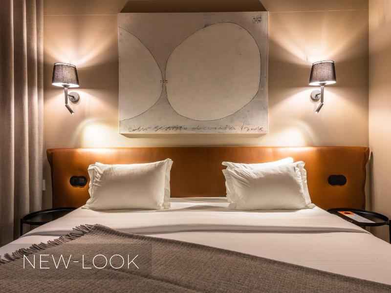 Double or Twin Room image 3