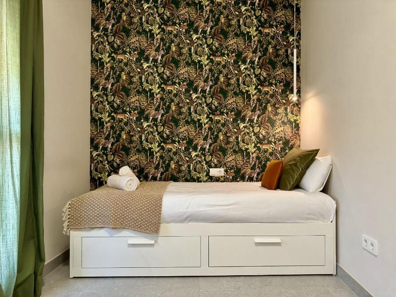 Modern Charm in Barrio Alicante - image 2