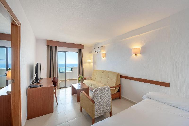 Family Room with Sea View (2 Adults + 2 Children) image 2