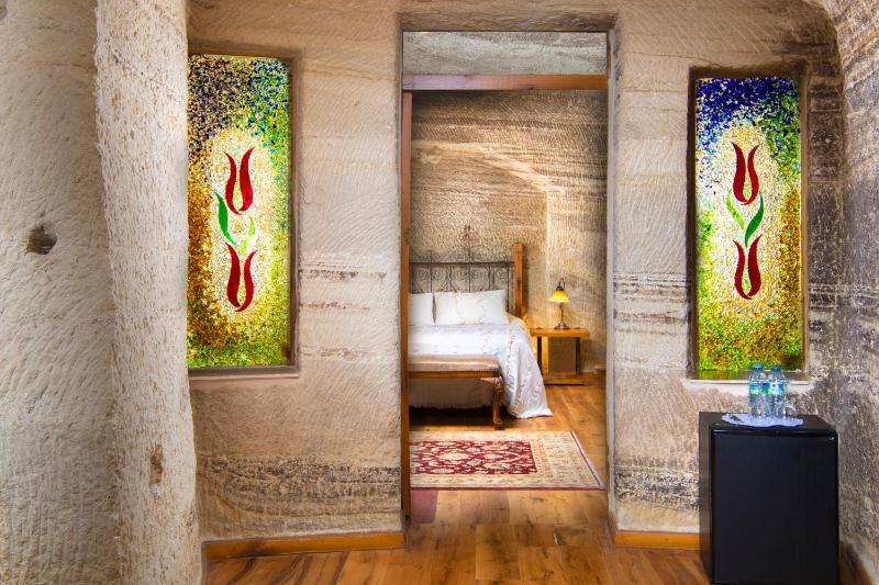 King Cave Suite image 4