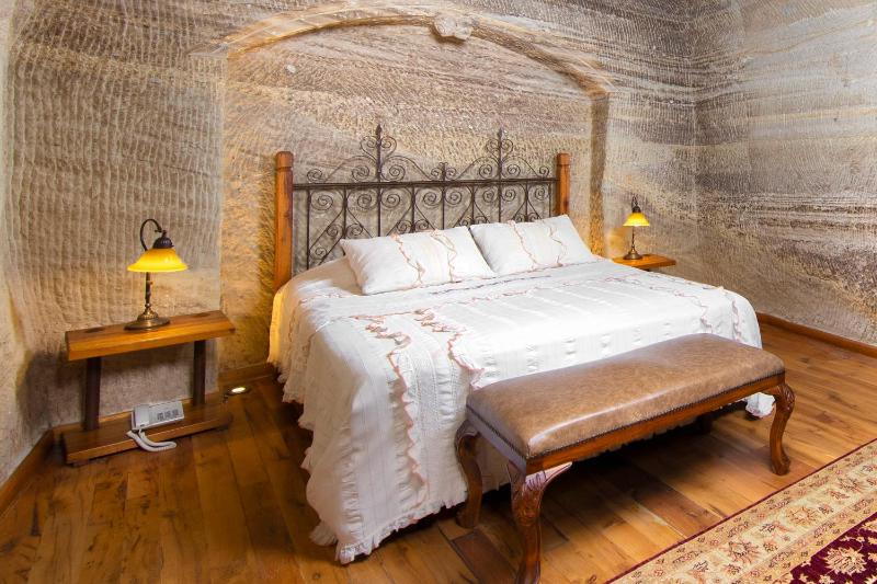 King Cave Suite image 3