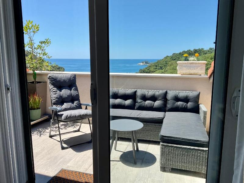 Family Two-Bedroom Apartment with View image 1