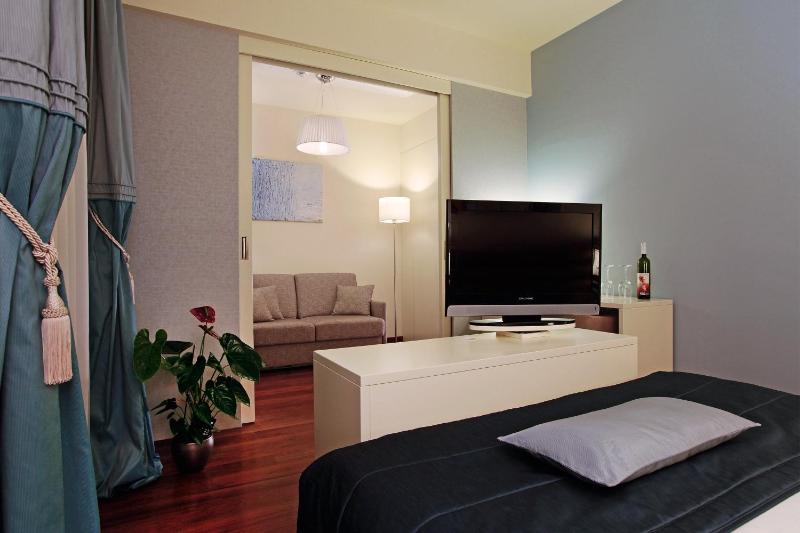 Comfort Family Room image 4
