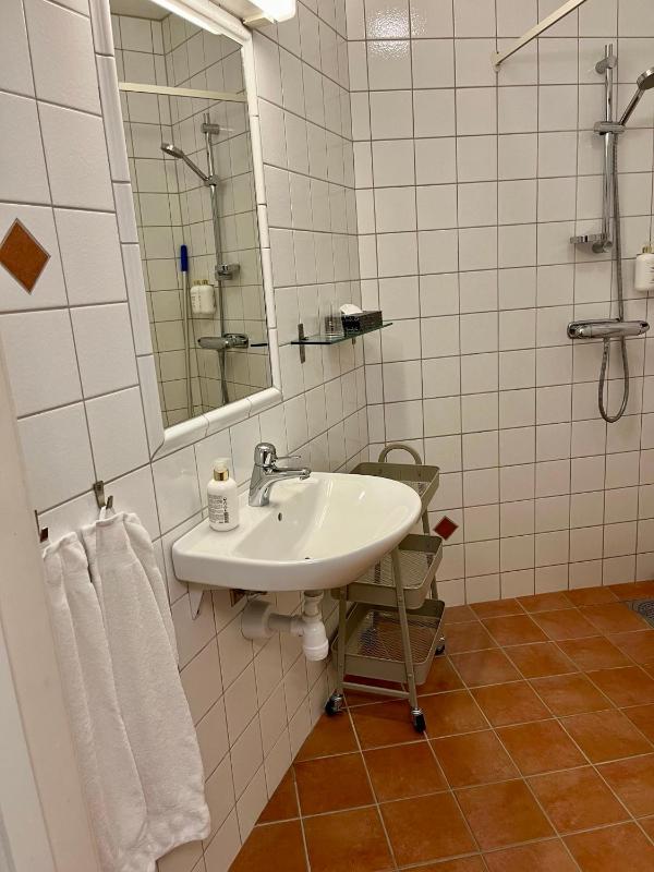 Twin Room image 1