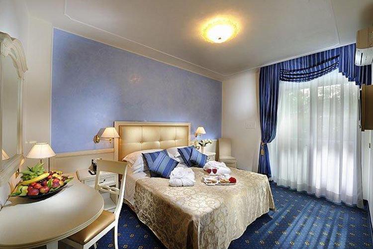 Superior Double Room image 1