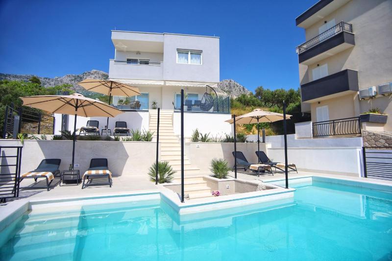 Luxury Holiday Home Dioniz - image 14