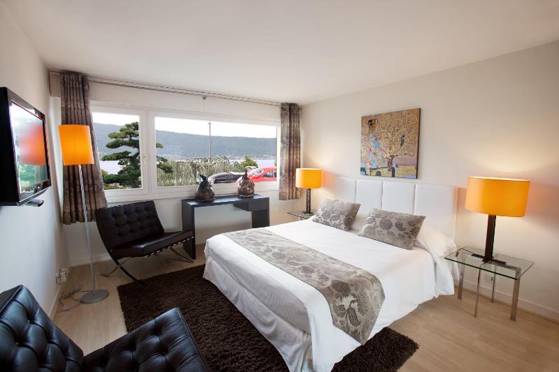Five-Bedroom Villa (10 Adults) image 3