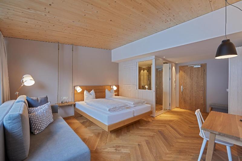 Deluxe Double Room with Balcony image 1