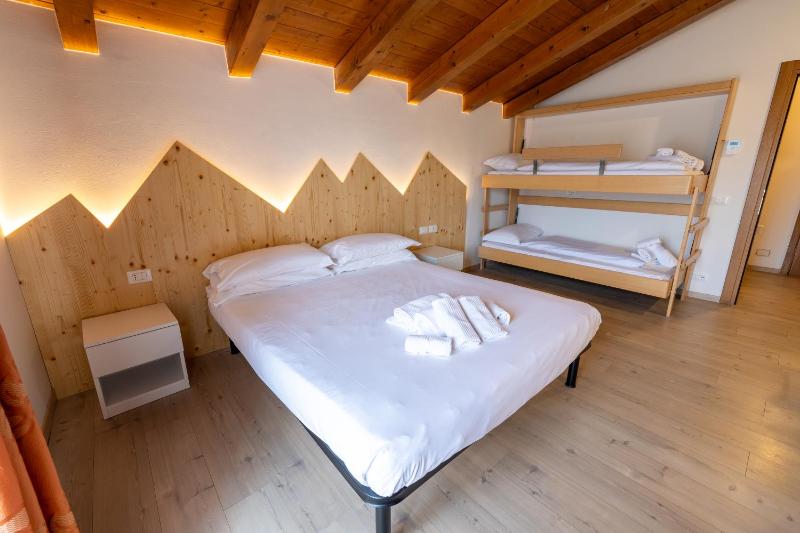 Standard Quadruple Room image 3