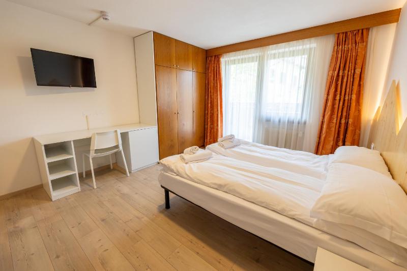 Standard Double Room image 2