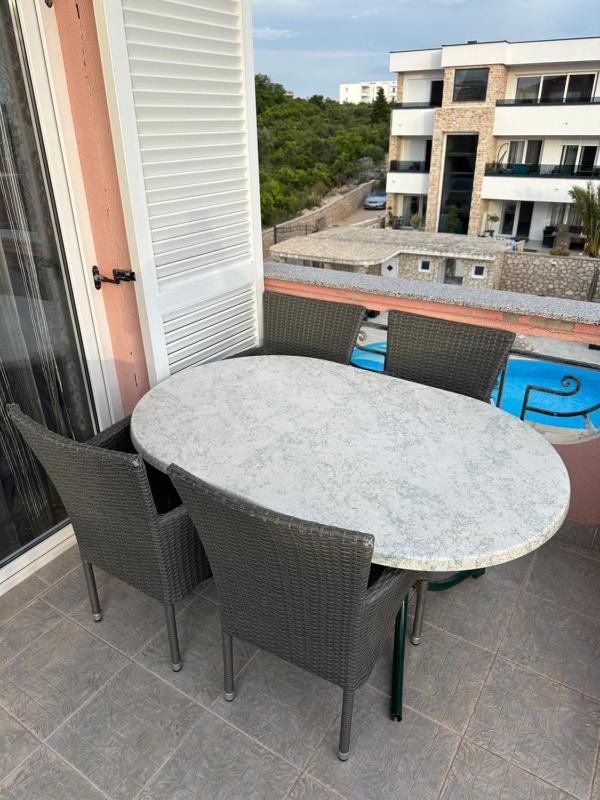 Comfort One-Bedroom Apartment with Balcony and Sea View image 1