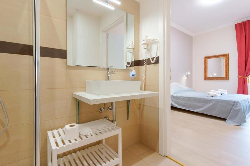 Deluxe Room image 1