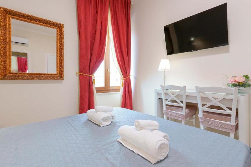 Deluxe Room image 3