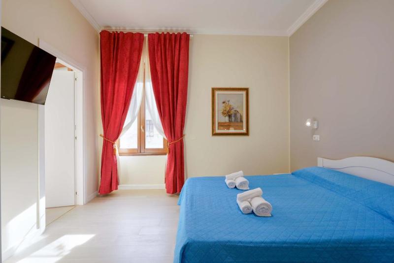 Deluxe Room image 3