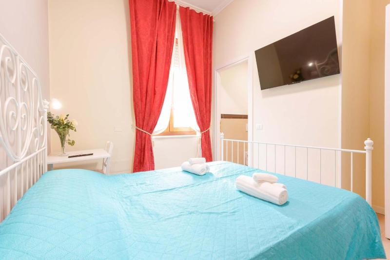 Large Double Room image 4