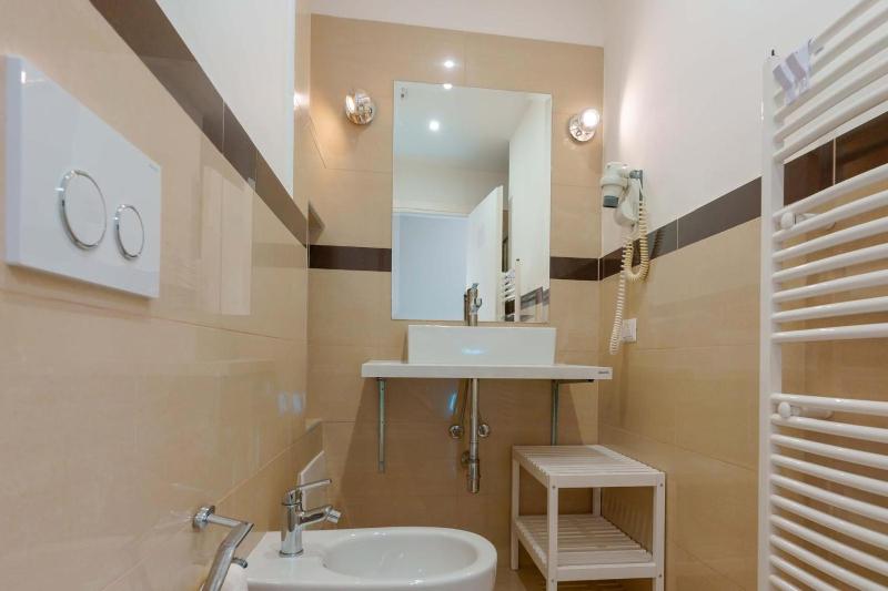 Large Double Room image 2