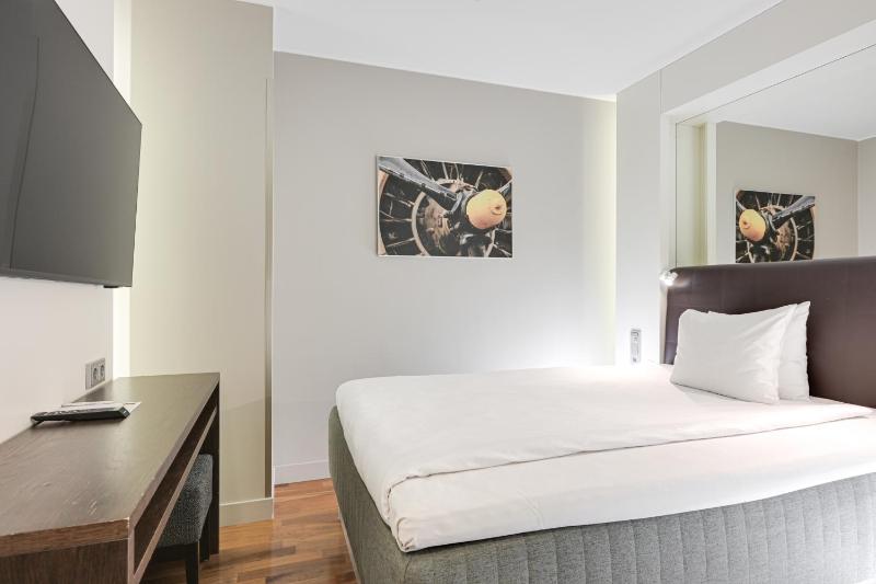 Compact Single Room image 4