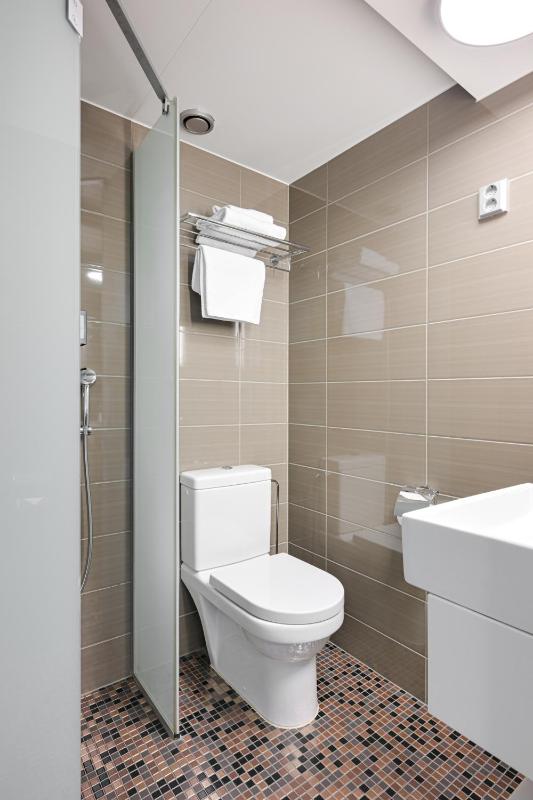 Compact Single Room image 2