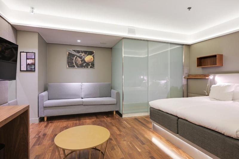 Superior Double Room image 2