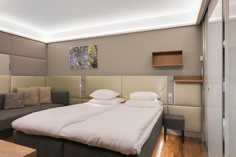Standard Double Room image 3