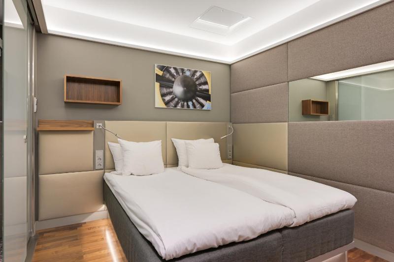 Compact Double Room image 3