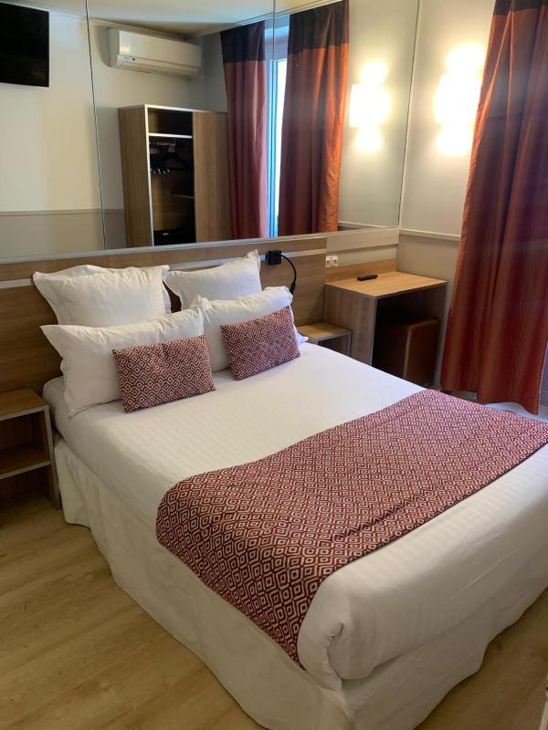 Double Room image 1