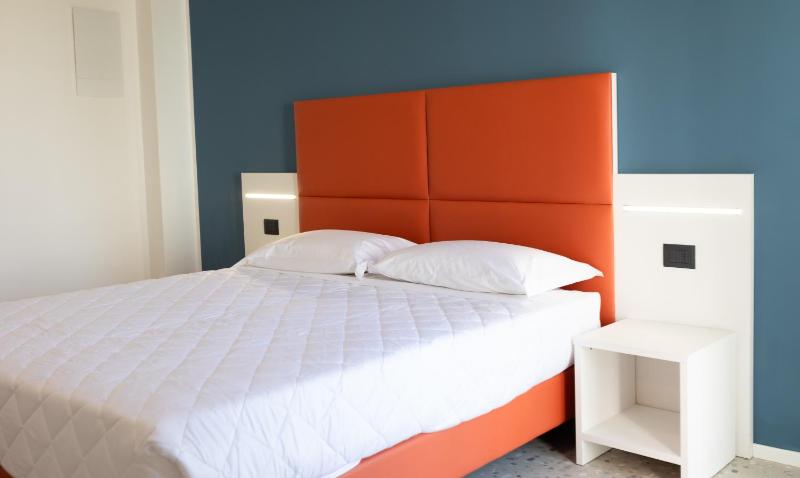 Double or Twin Room image 3